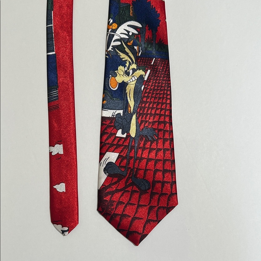 Java Red Novelty Tie, Coyote, road runner.